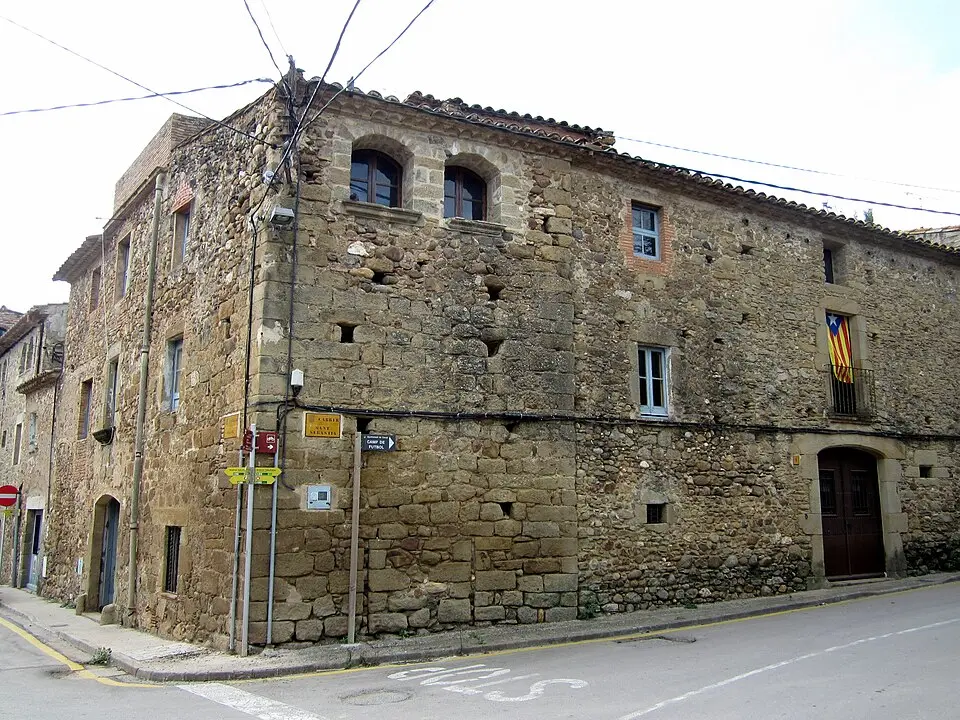 Image: Marc79 · CC BY-SA 3.0 Muralles de Corçà