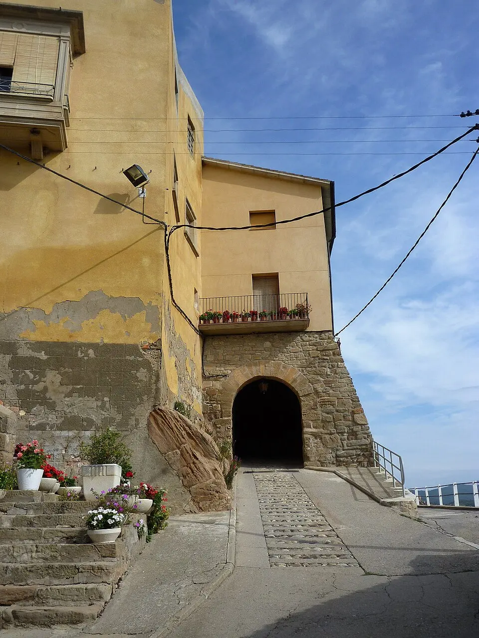 Restes de fortificacions a Vilanova de l'Aguda