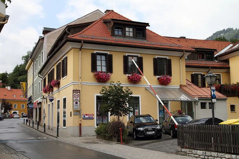 Wohn- und Geschäftshaus, ehem. Gasthof