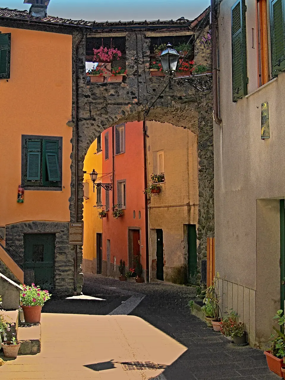 Mura di Varese Ligure
