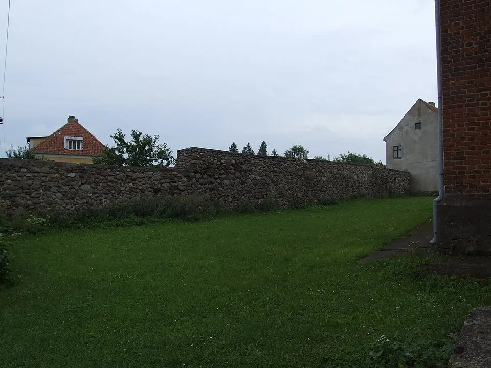Mury obronne w Miłakowie