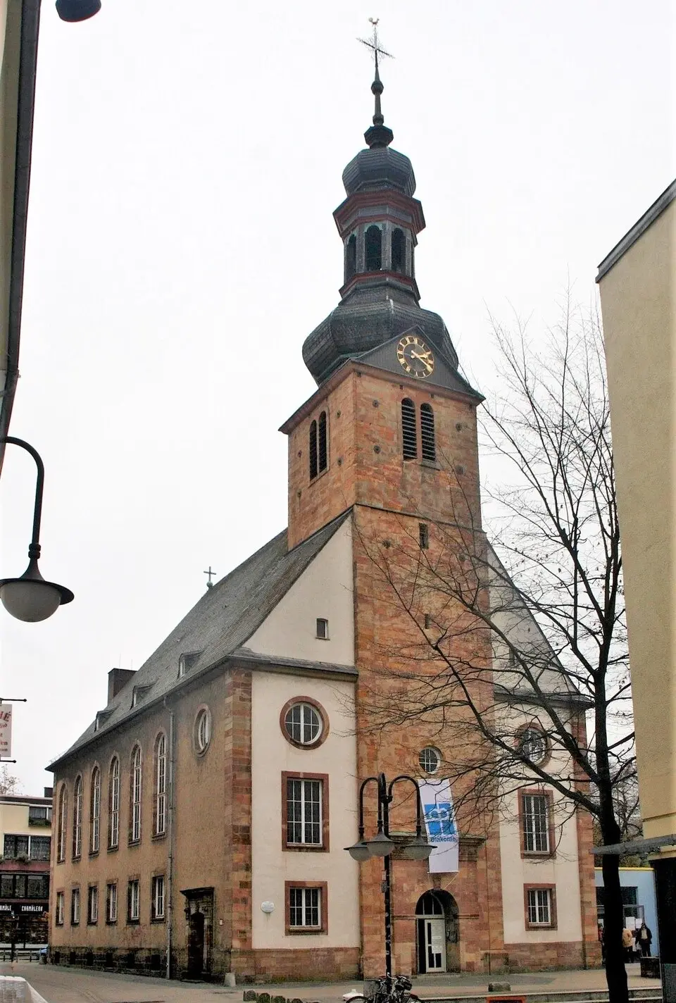 Obrázok: Matthew Black from London, UK (turned, shifted & brightened by Rabanus Flavus) · CC BY-SA 3.0 ehem. Alte evangelische Kirche St. Johann, Saarbrücken