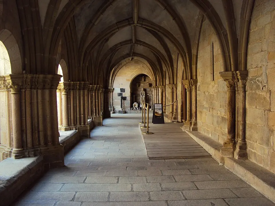 Image: Blood Destructor · CC BY-SA 3.0 musée du Cloître de Tulle