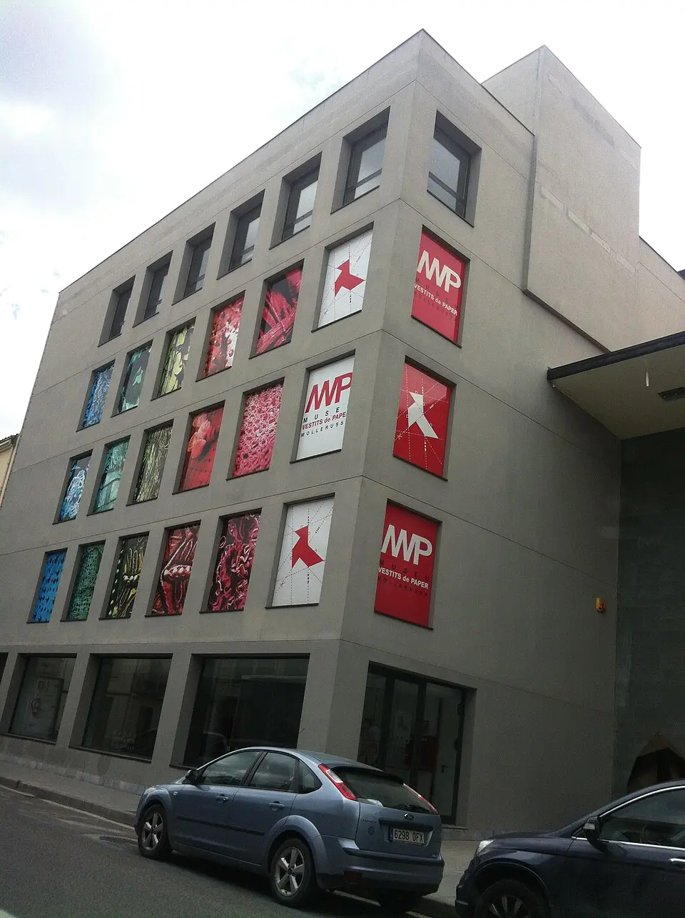 Museo de Trajes de Papel