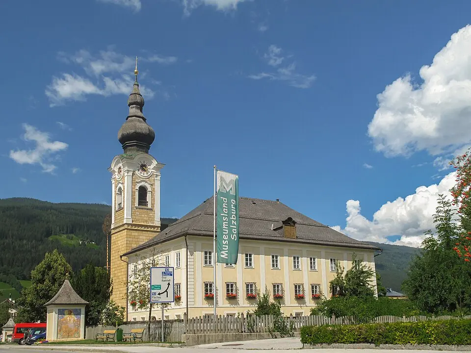 Obrázok: Michielverbeek · CC BY-SA 3.0 Pfarrhof, Dechanthof