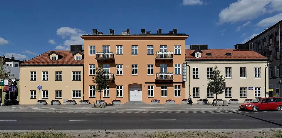 Image: Adrian Grycuk · CC BY-SA 3.0 PL Museum of Praga