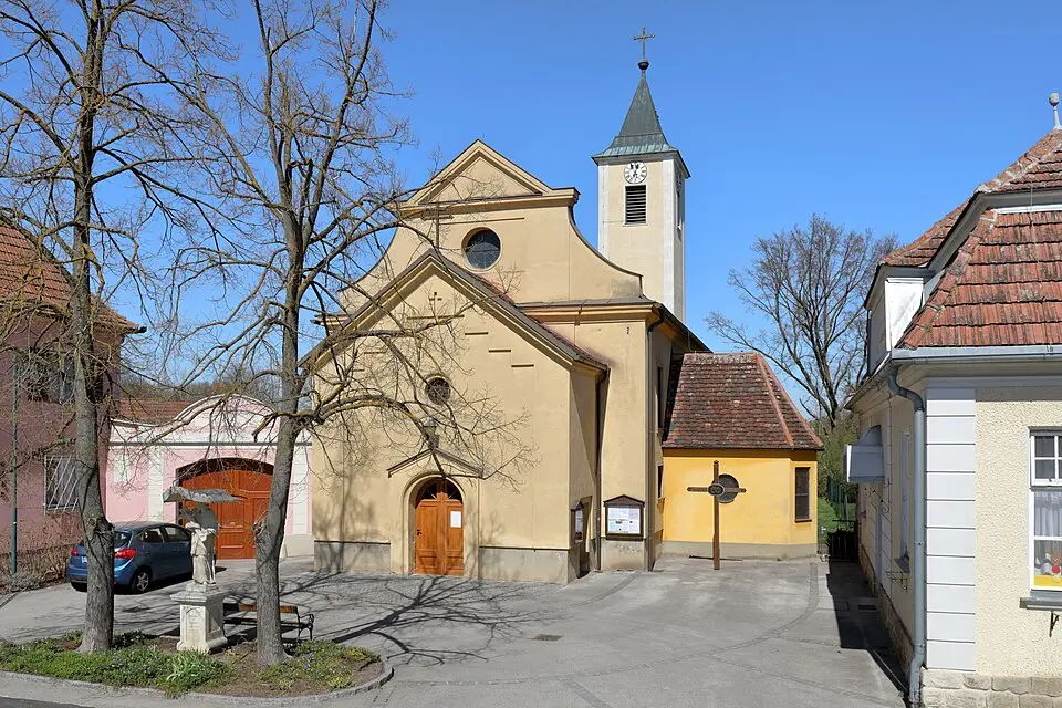 Image: C.Stadler/Bwag · CC BY-SA 4.0 Pfarrkirche Altenwörth