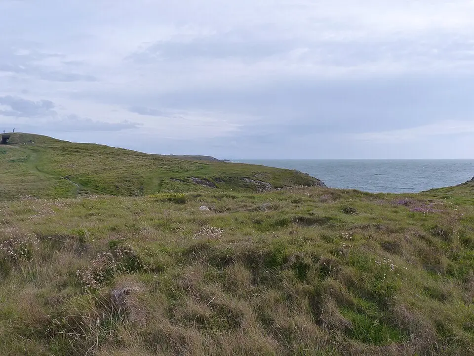 Mynydd Bach round cairn