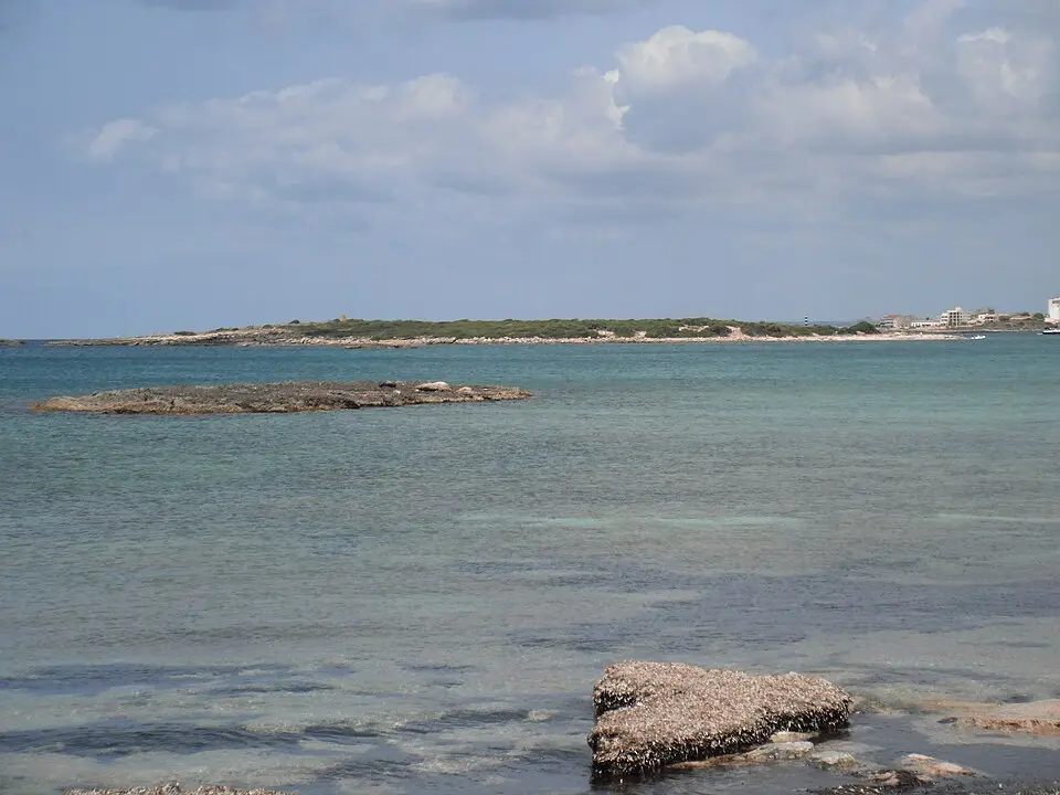 Na Moltona island
