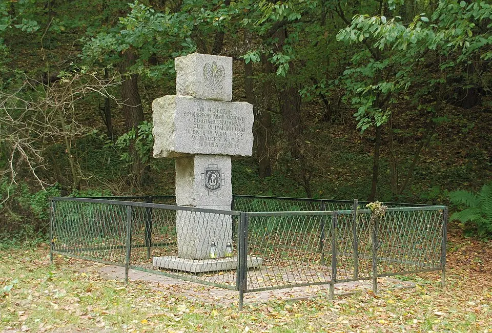 Pomnik żołnierzy AK w Nałęczowie