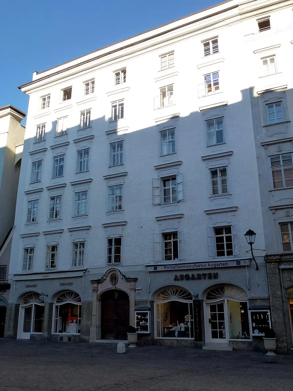 Wohn- und Geschäftshaus