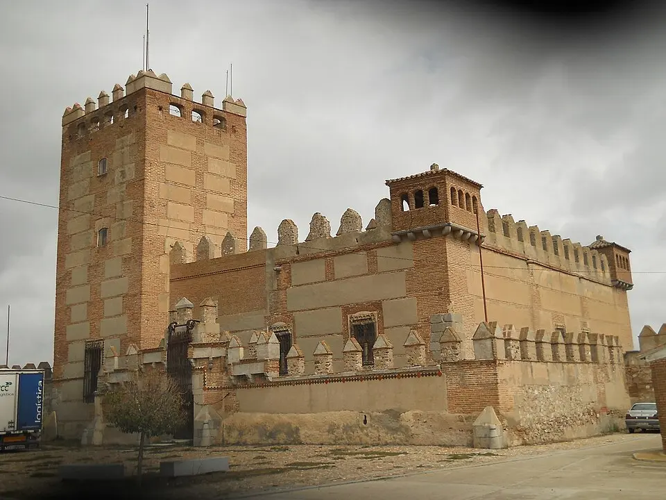 Obrázok: Cruccone · CC BY 3.0 Castillo de Narros de Saldueña