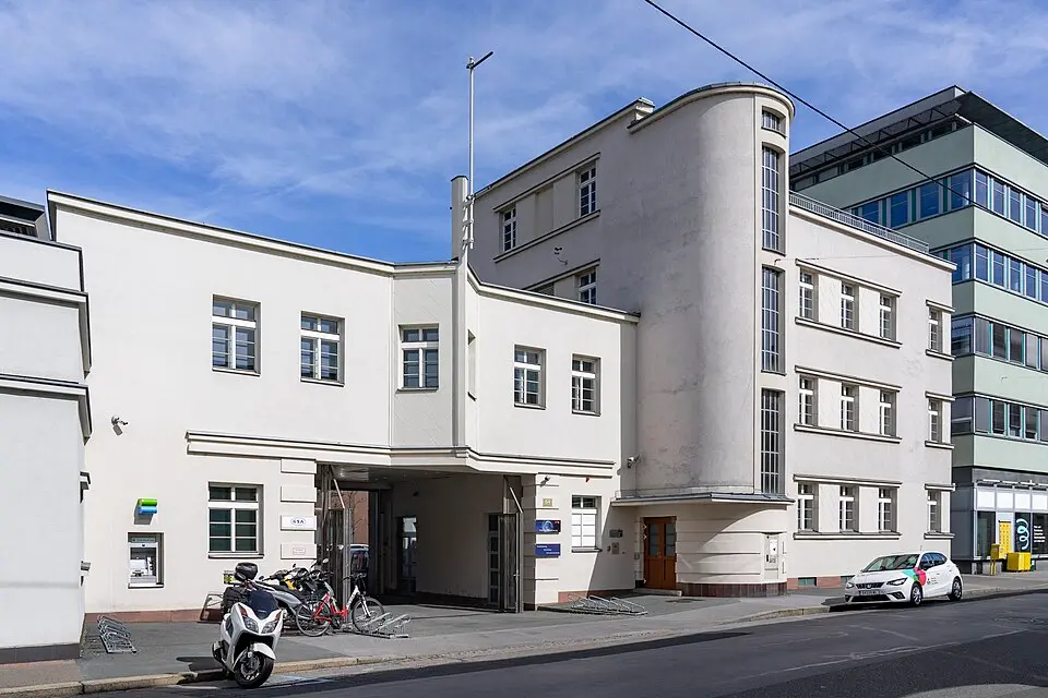 Bankgebäude, ehem. Postgarage und Postautowerkstätte