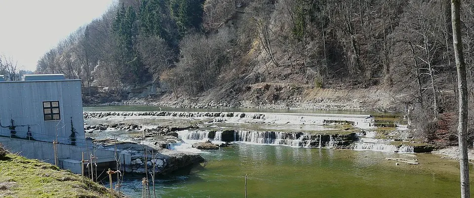 Image: Hans Lauterbach Furchenstein · CC0 Naturwehr in der Alz und Alzhang NW von Altenmarkt