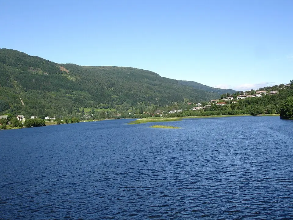 Nausta