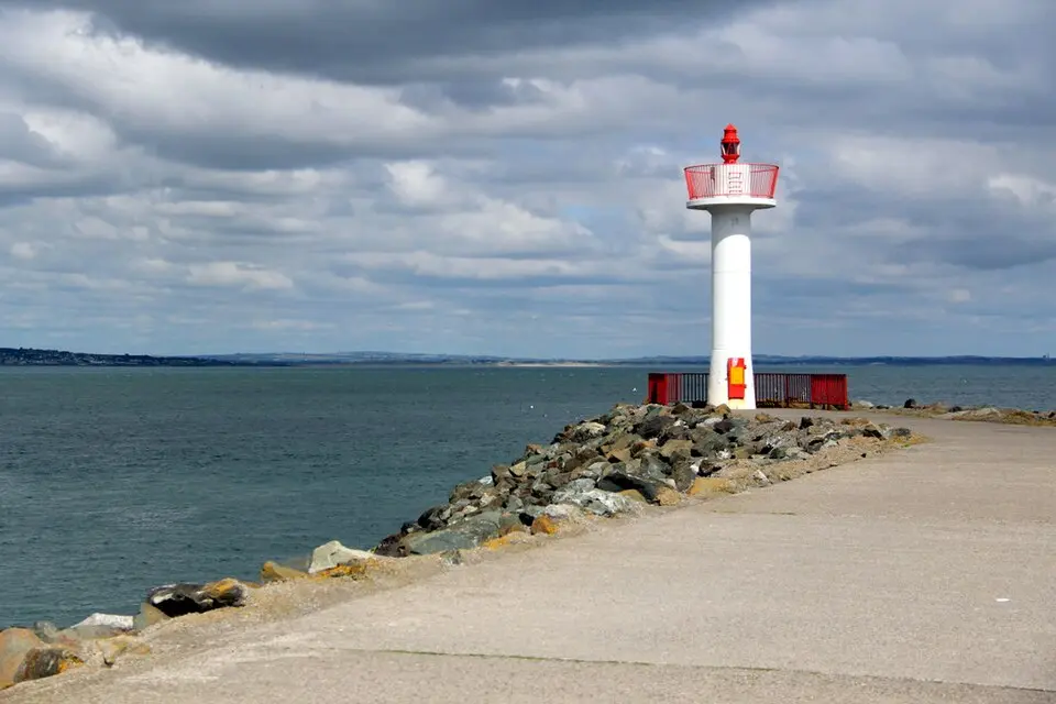 Howth Harbour Lighthouse (1982)