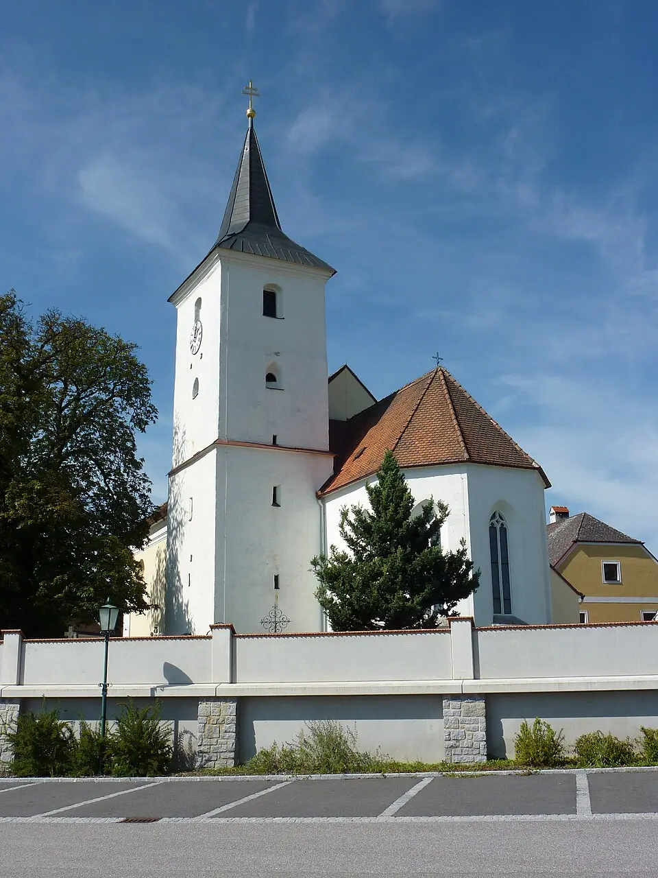 Kath. Pfarrkirche hl. Jakob d. Ä. und Friedhof