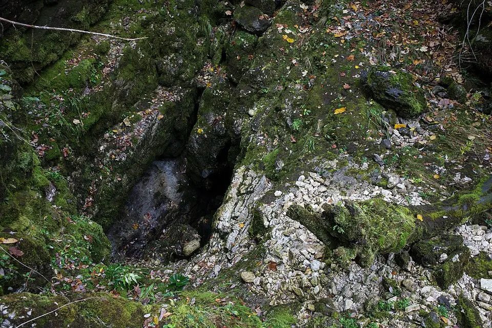 Riesenkarsthöhle Hirschbrunn