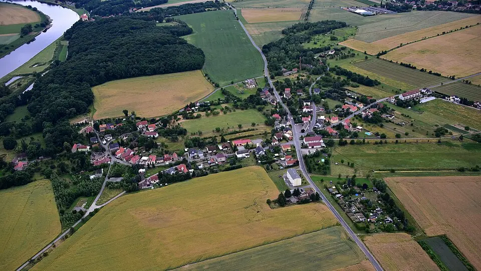Image: Wolkenkratzer · CC BY-SA 4.0 Hirschstein