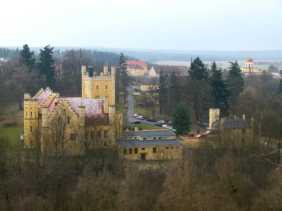 Image: Václav Hájek · CC BY-SA 3.0 Nečtiny Chateau