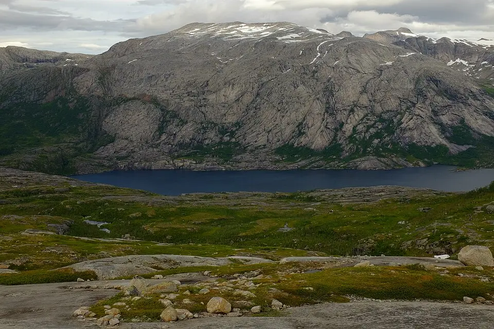 Nedre Veikvatnet