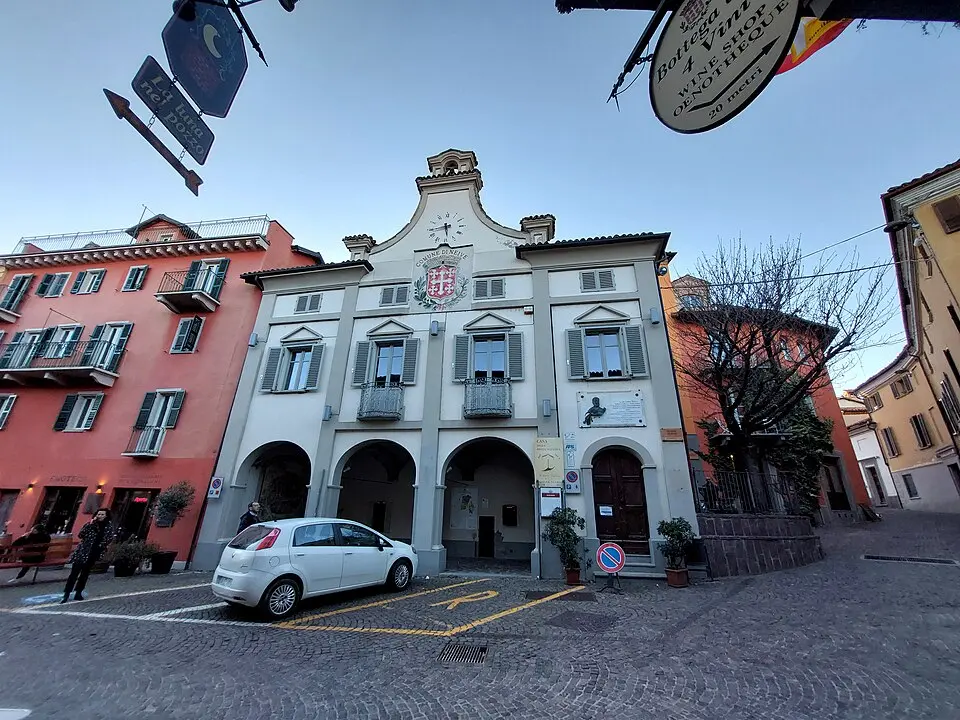 ex municipio di Neive