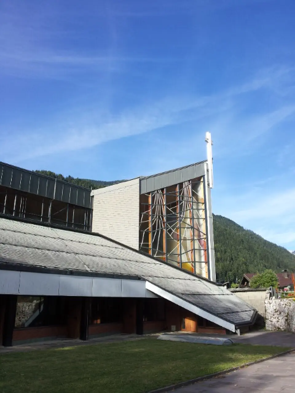 Neue Pfarrkirche hl. Maria, Hilfe der Christen
