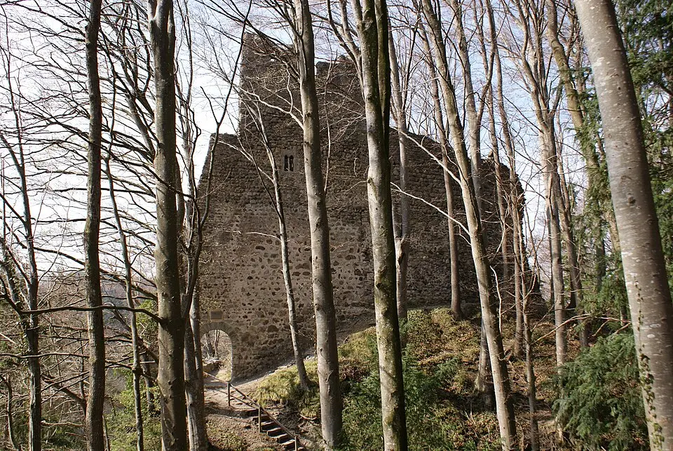 Slika: Thomei08 at de.wikipedia · Public domain Burgruine Alt-Ramschwag