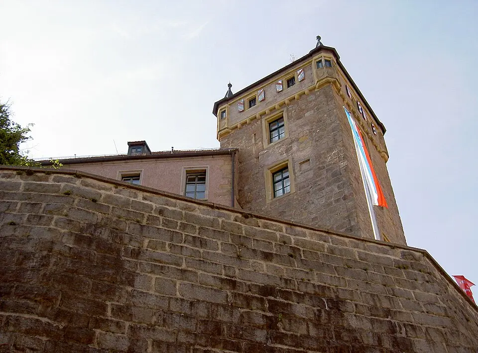 Slika: Allexkoch · CC BY-SA 3.0 Teilstück der Burgmauer