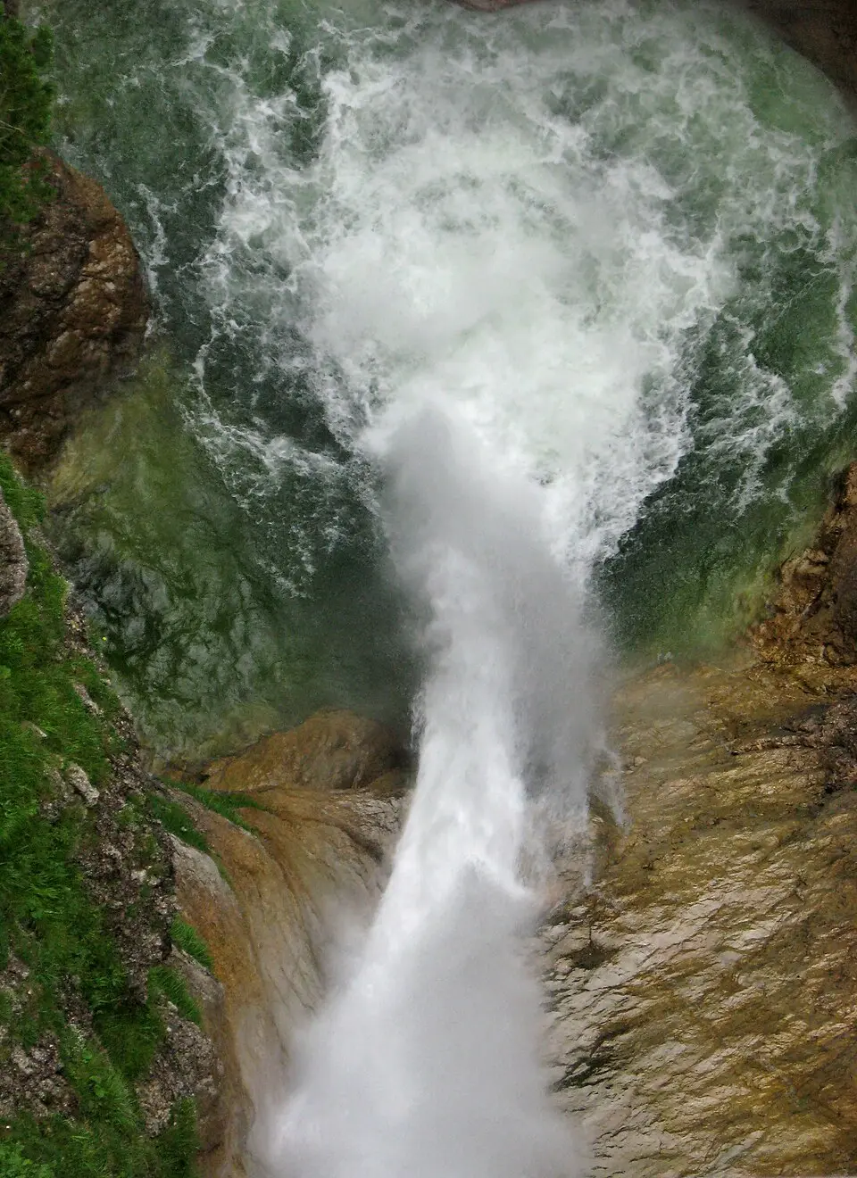 Image: Lokilech · CC BY-SA 3.0 Pöllatfall beim Schloss Neuschwanstein