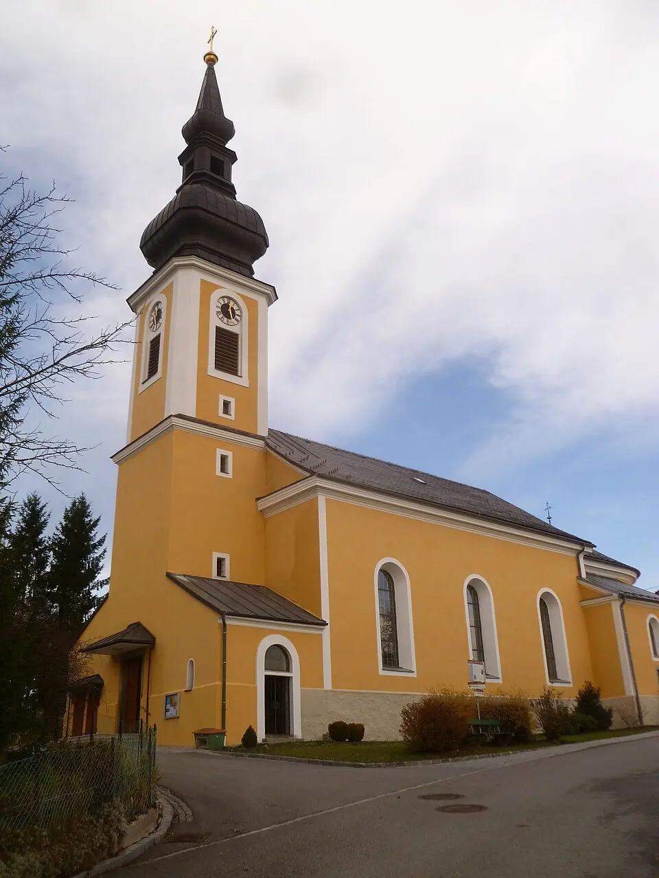 Bild: Luckyprof · CC BY-SA 3.0 AT Pfarrkirche Altschwendt