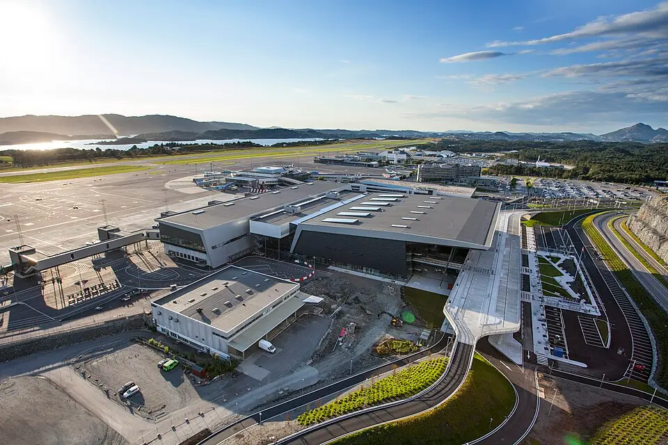 Bergen lufthavn, Flesland