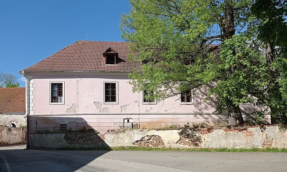Starý zámek Neznašov