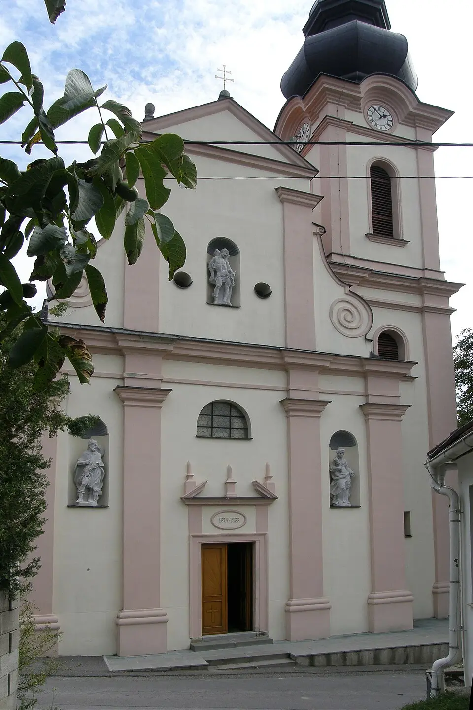 Slika: JonnyBrazil (talk) · CC BY-SA 3.0 AT Pfarrkirche Altruppersdorf