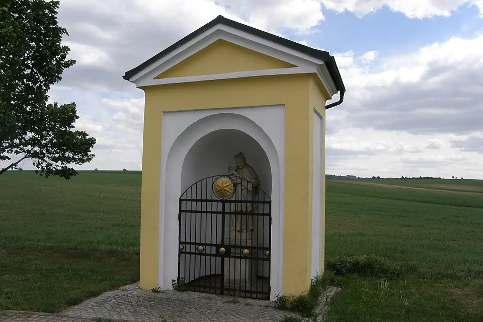 Bild: JonnyBrazil (talk) · CC BY-SA 3.0 AT Wegkapelle hl. Johannes Nepomuk