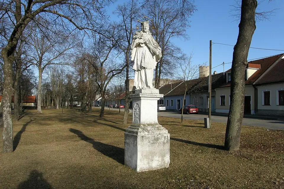 Image: JonnyBrazil (talk) · CC BY-SA 3.0 AT Figurenbildstock hl. Johannes Nepomuk