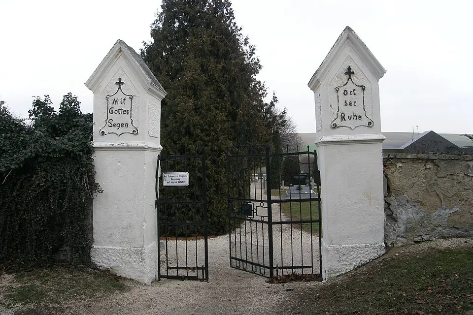 Friedhofsportal