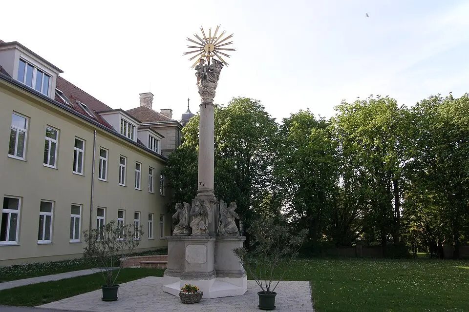 Bild: JonnyBrazil (talk) · CC BY-SA 3.0 AT Pest-/Dreifaltigkeitssäule