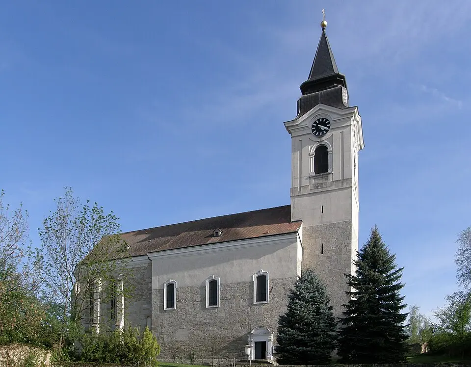 Bild: JonnyBrazil (talk) · CC BY-SA 3.0 AT Pfarrkirche Stronsdorf