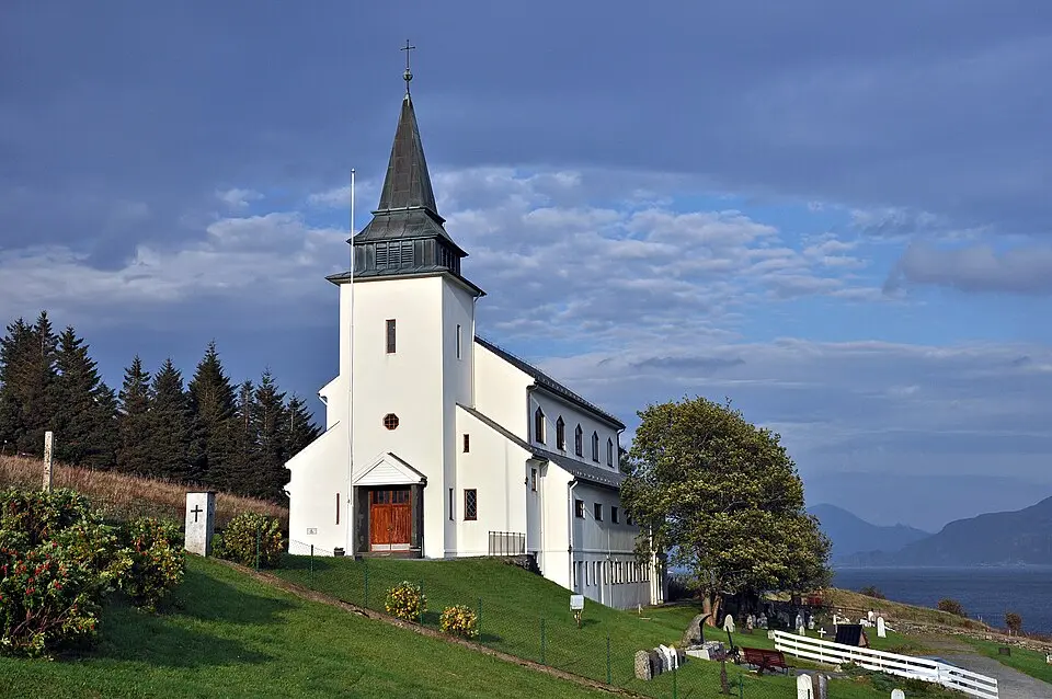 Nord-Vågsøy kirke