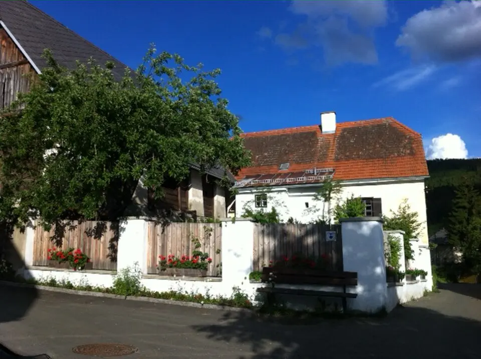 Pfarrhof mit Wirtschaftsgebäude