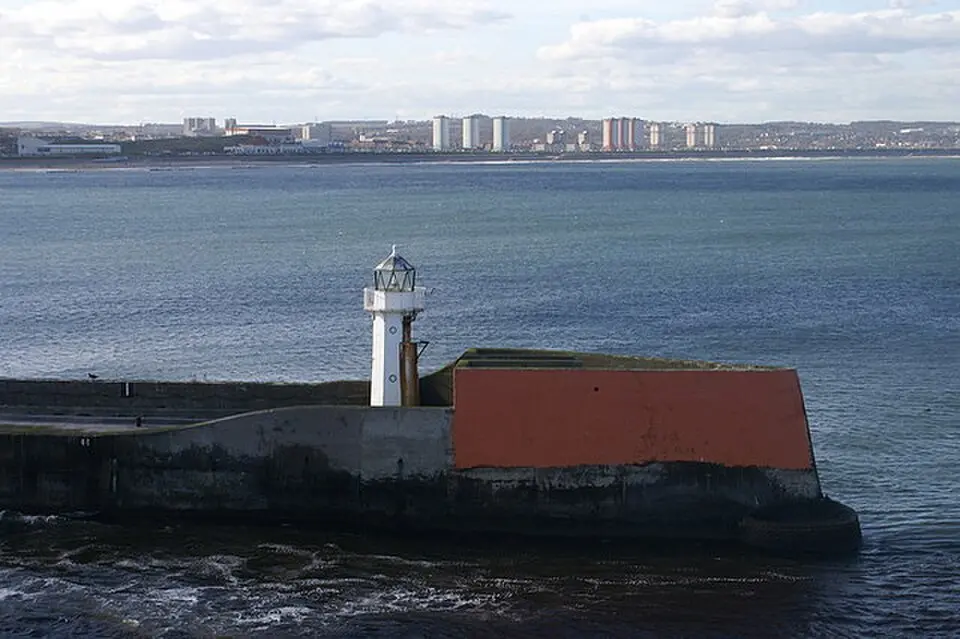 Aberdeen North Breakwater light