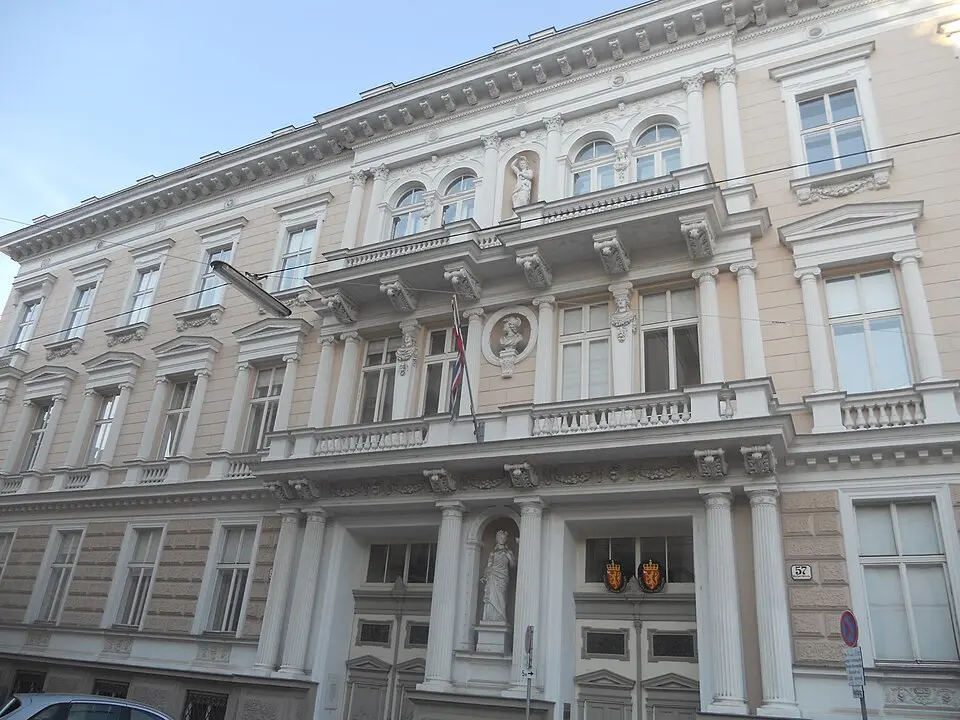 Image: Maclemo · CC BY-SA 3.0 Ehem. Palais Hohenberg