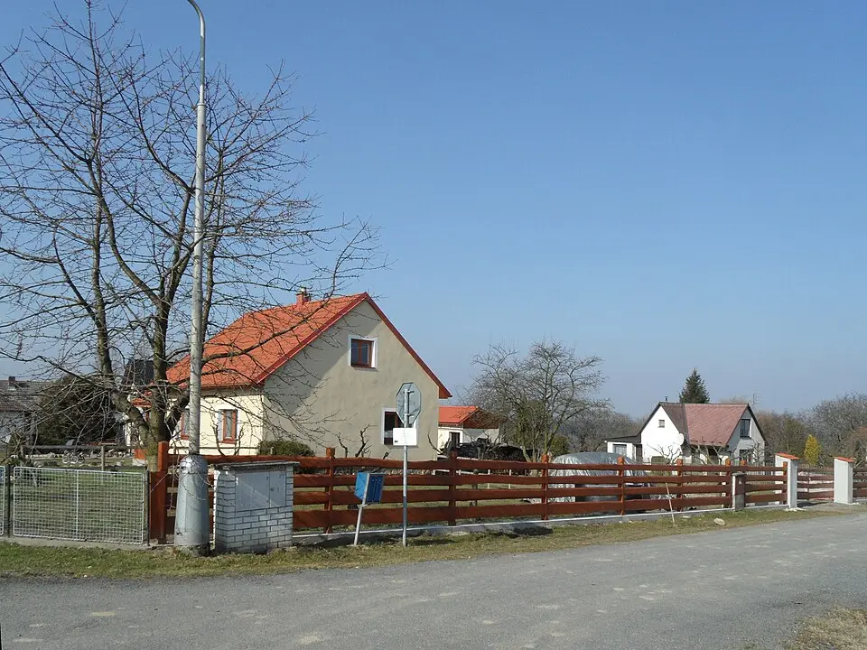 Image: Stribrohorak · CC BY-SA 3.0 Nová Ves u Leštiny