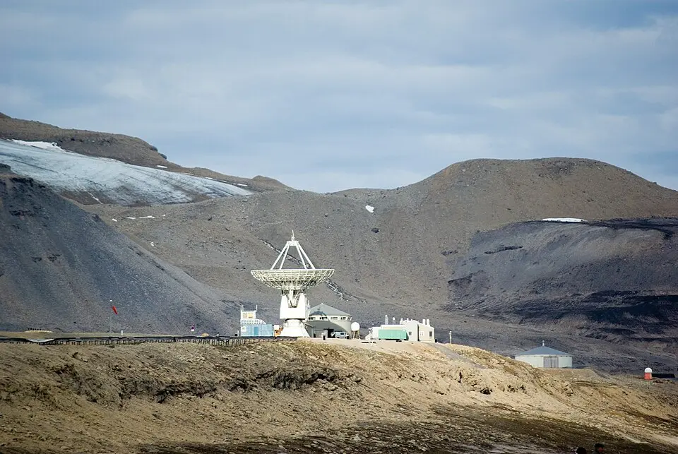 Ny-Ålesund flyplass, Hamnerabben