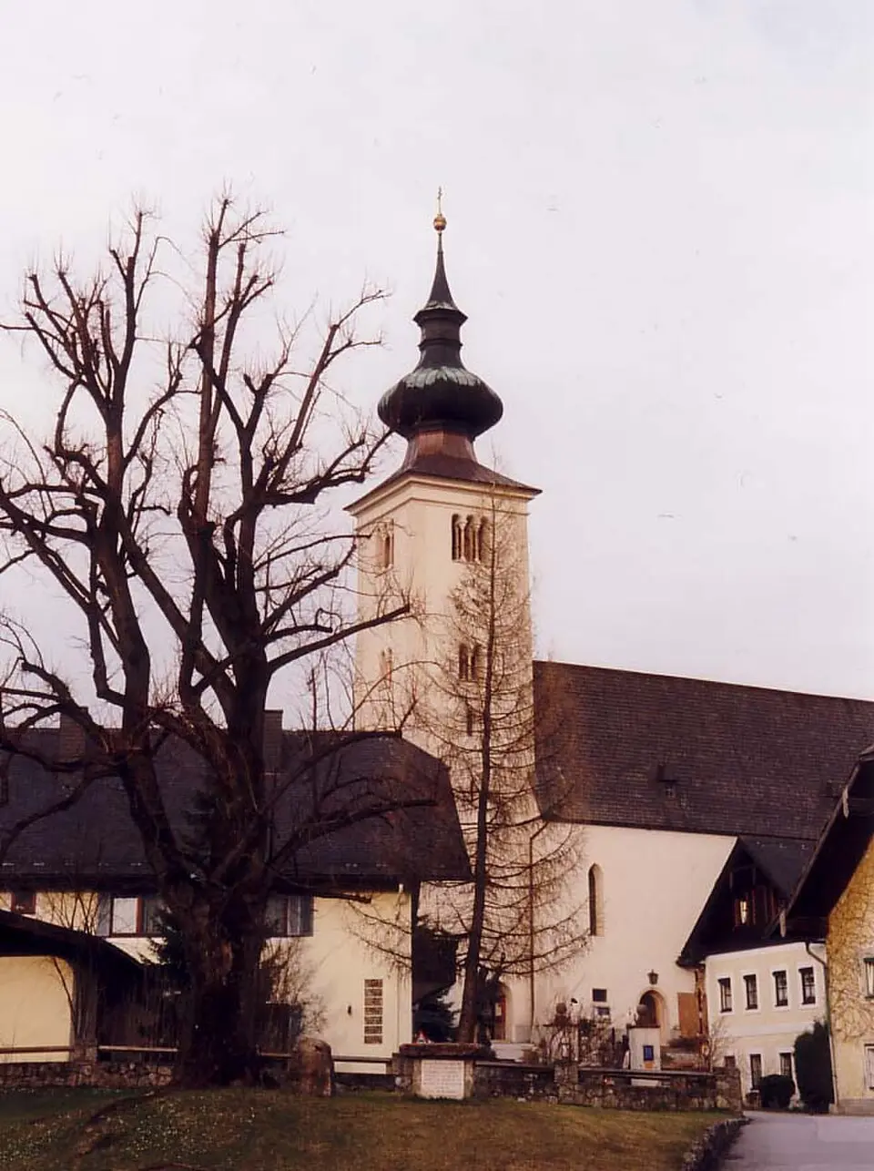Bild: Own photography by Triq; · Public domain Pfarrkirche Oberalm