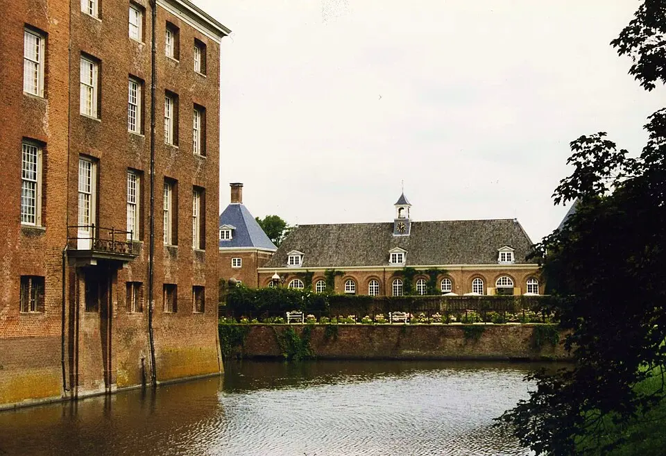 Walmuurtjes langs de binnengracht