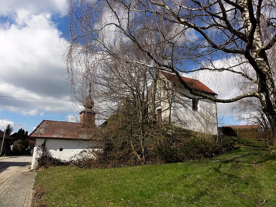 Image: FranzOvilava · CC BY-SA 3.0 AT Obere und Untere Kreuzbergkapelle