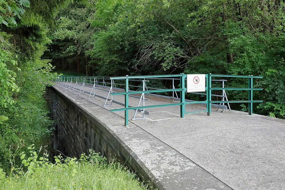 Image: C.Stadler/Bwag · CC BY-SA 4.0 Aquädukt Oberndorf 4