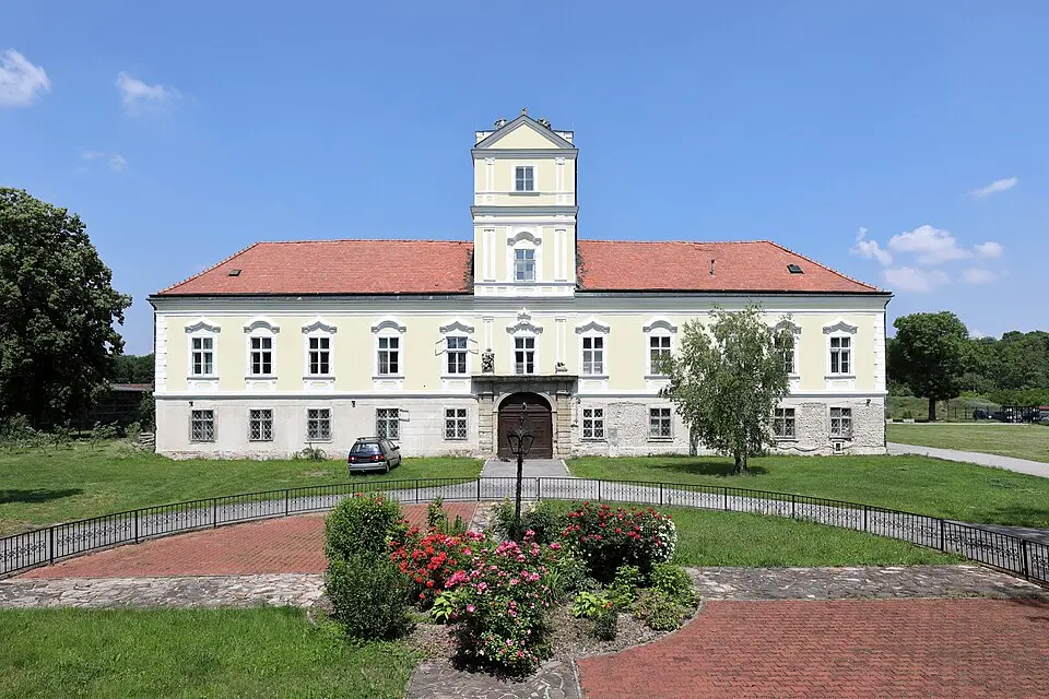 Immagine: C.Stadler/Bwag · CC BY-SA 4.0 Schloss Obersiebenbrunn